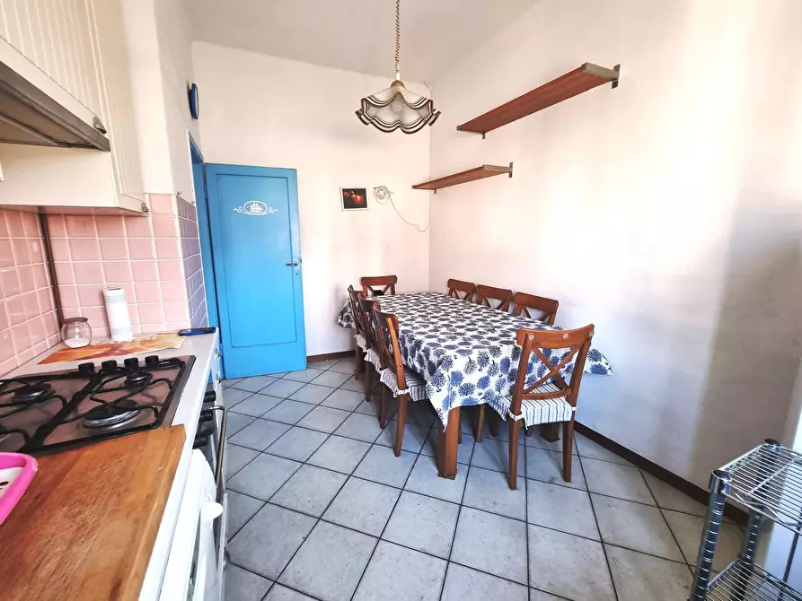 Immagine 6 di Appartamento in vendita  a Viareggio