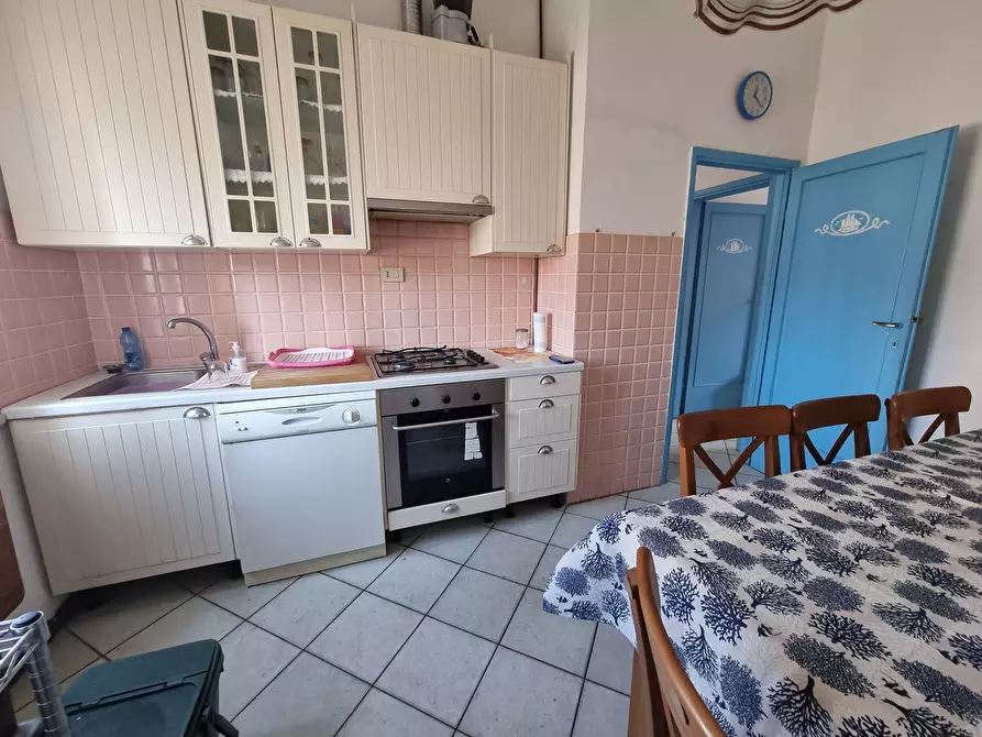 Immagine 5 di Appartamento in vendita  a Viareggio