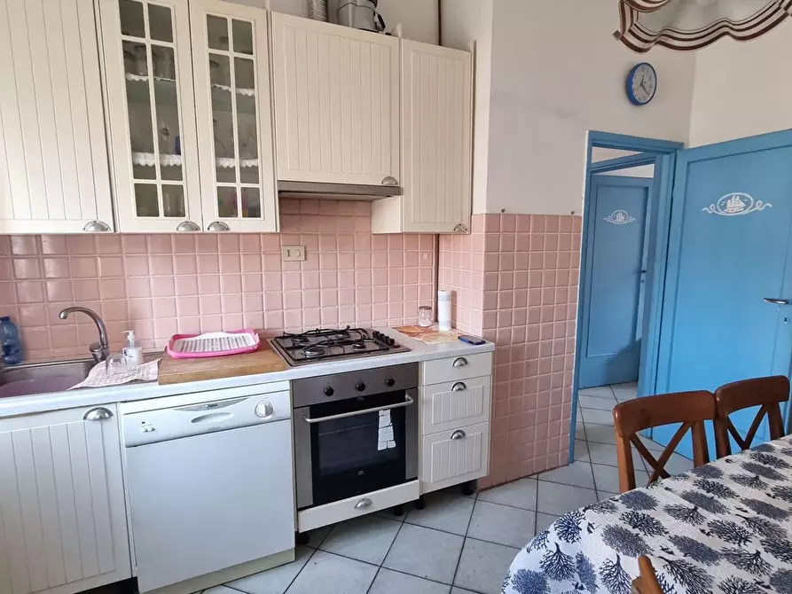 Immagine 1 di Appartamento in vendita  a Viareggio