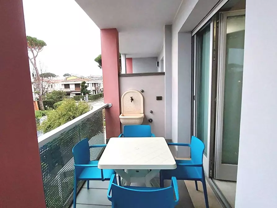 Immagine 2 di Appartamento in vendita  a Viareggio