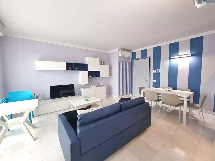 Immagine 11 di Appartamento in vendita  a Viareggio