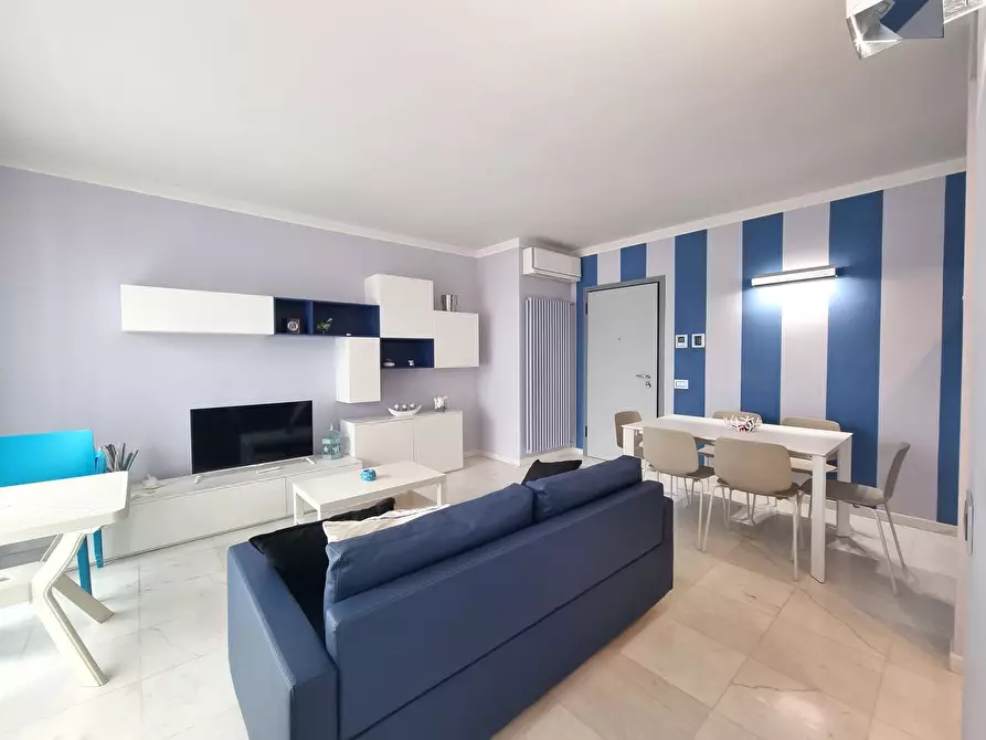 Immagine 1 di Appartamento in vendita  a Viareggio