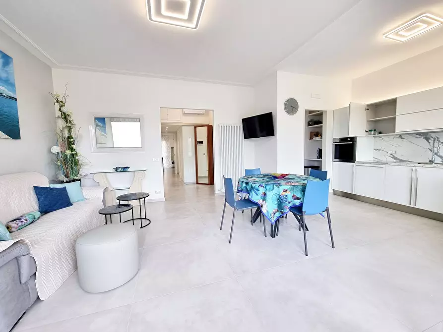 Immagine 1 di Appartamento in affitto  a Viareggio