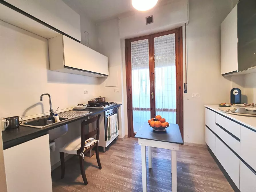 Immagine 3 di Appartamento in vendita  a Viareggio