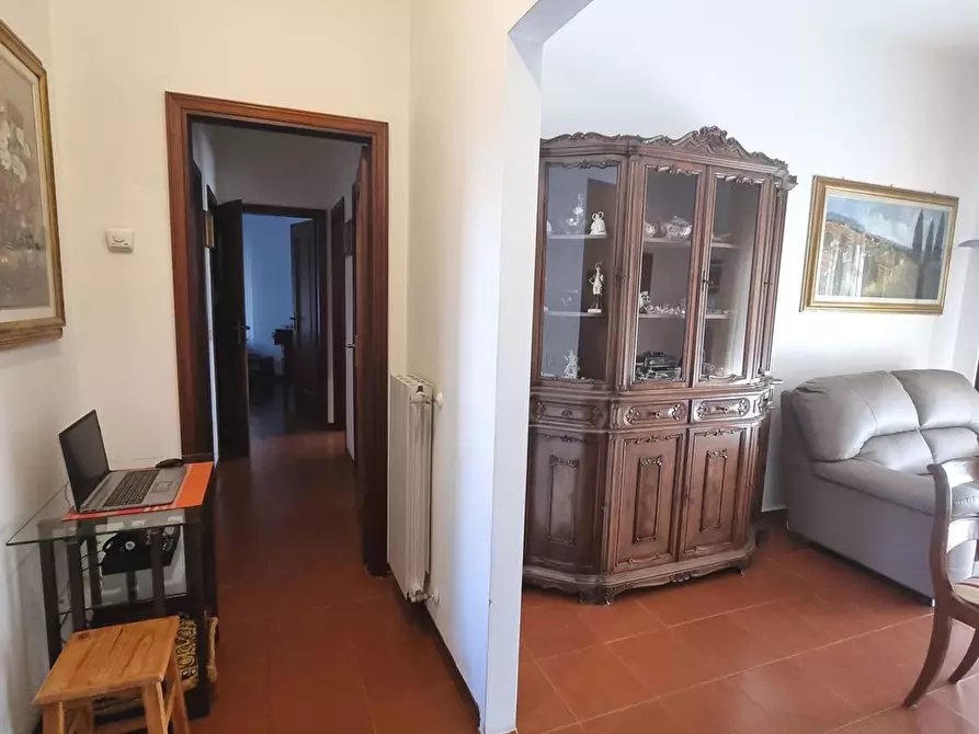 Immagine 10 di Appartamento in vendita  a Viareggio