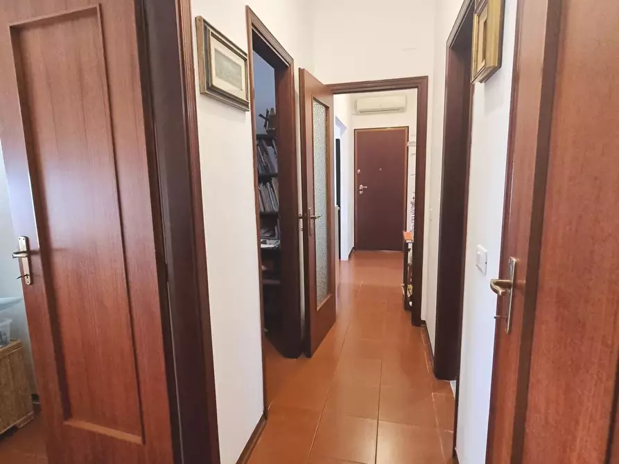 Immagine 14 di Appartamento in vendita  a Viareggio