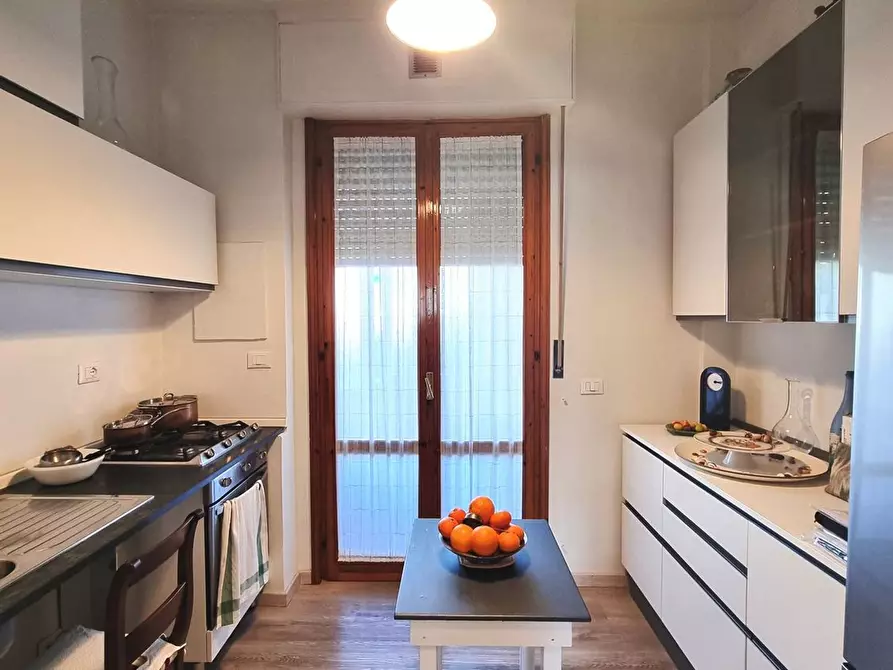 Immagine 4 di Appartamento in vendita  a Viareggio