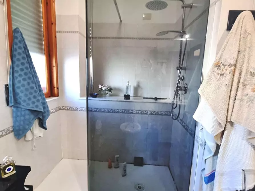 Immagine 12 di Appartamento in vendita  a Viareggio