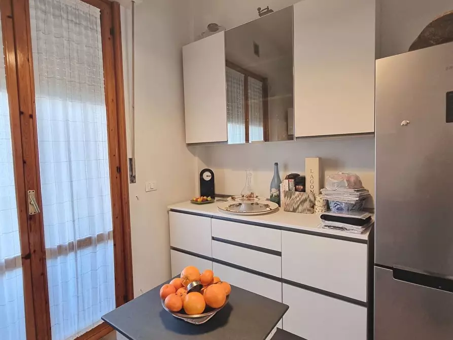 Immagine 5 di Appartamento in vendita  a Viareggio