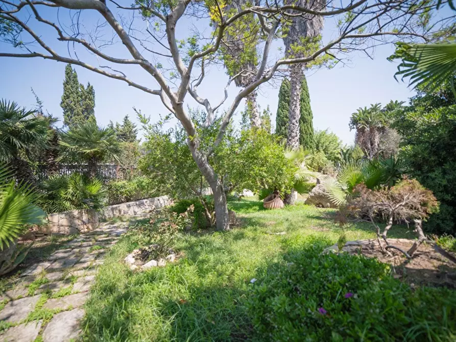 Immagine 27 di Villa in vendita  a Lizzanello