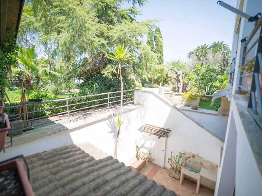 Immagine 110 di Villa in vendita  a Lizzanello