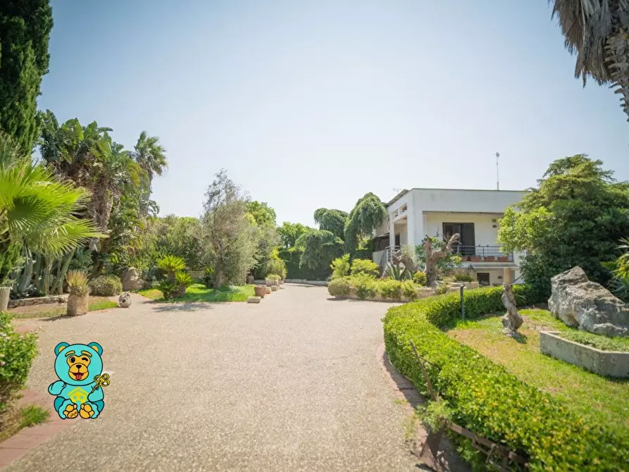 Immagine 1 di Villa in vendita  a Lizzanello