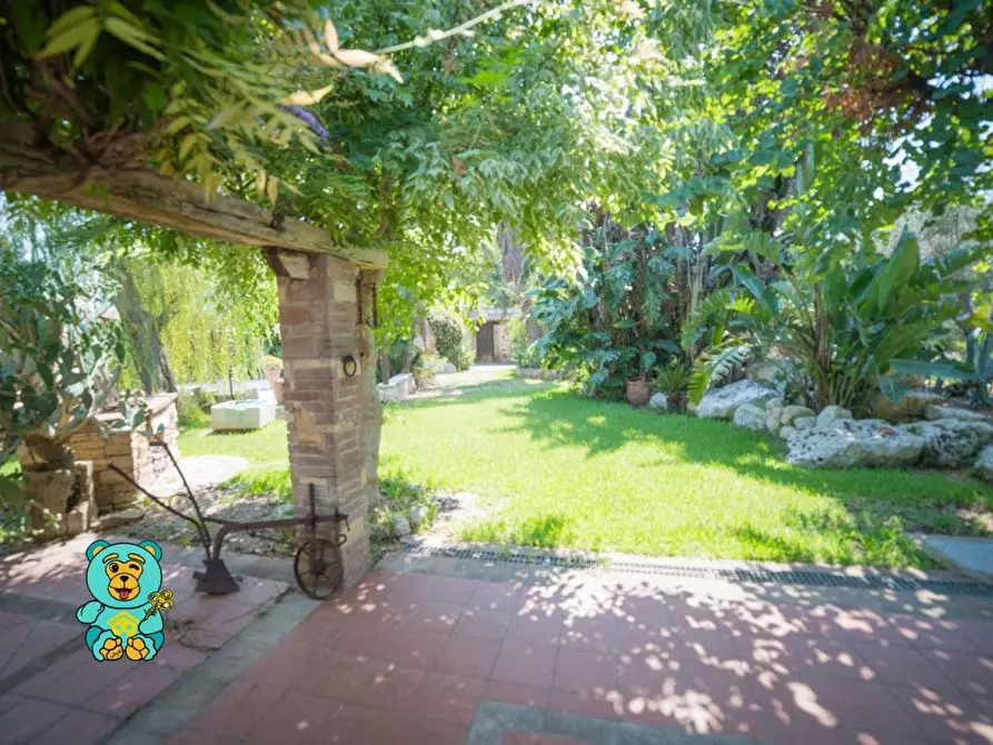 Immagine 10 di Villa in vendita  a Lizzanello