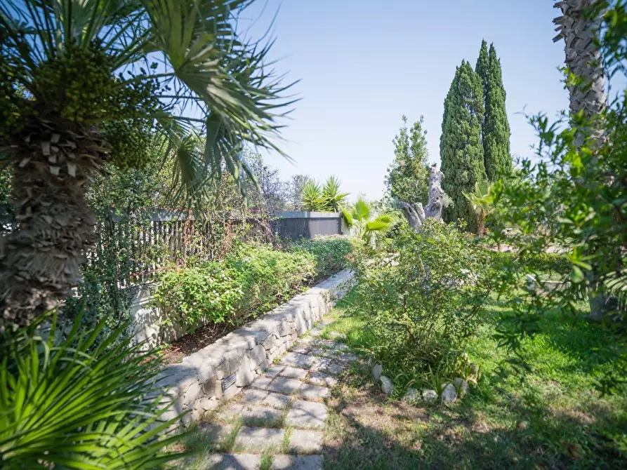 Immagine 29 di Villa in vendita  a Lizzanello