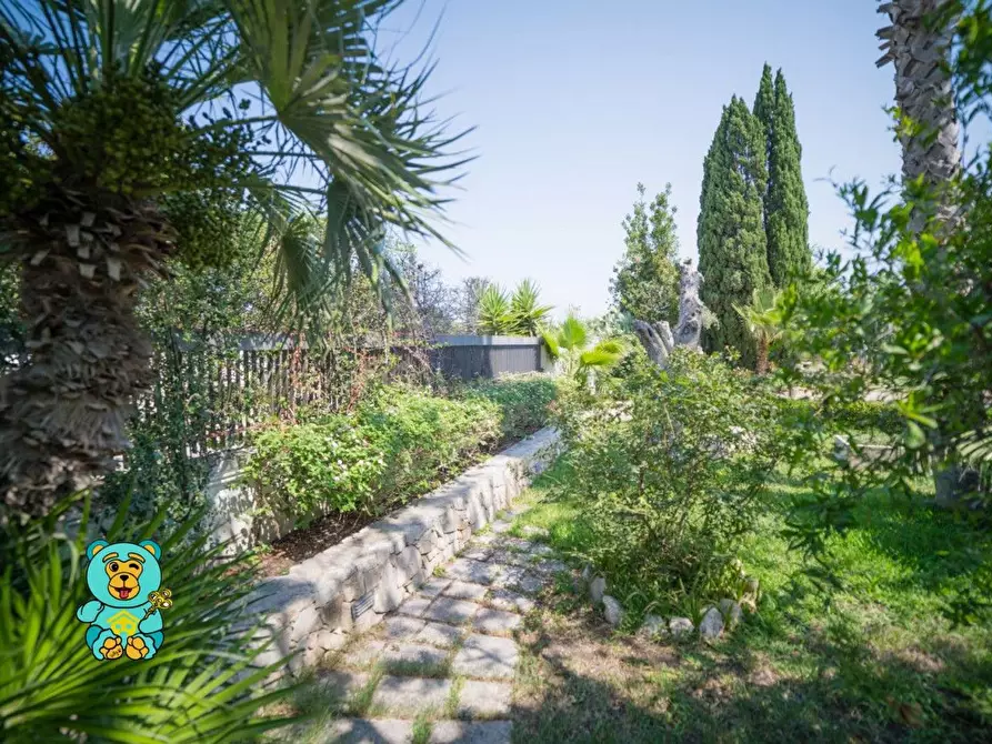 Immagine 7 di Villa in vendita  a Lizzanello