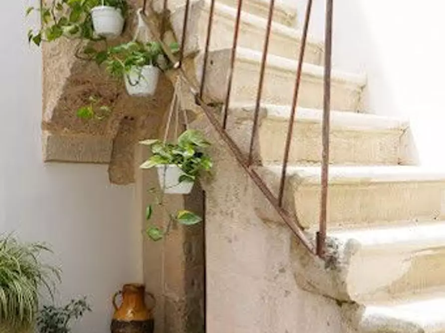 Immagine 6 di Palazzo in vendita  a Soleto