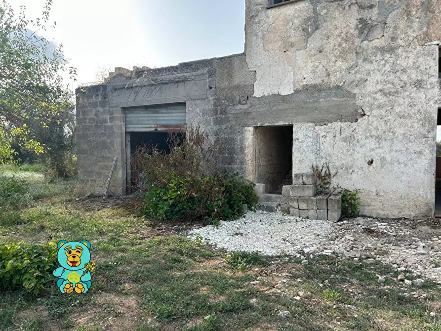 Immagine 8 di Casa colonica in vendita  a Squinzano