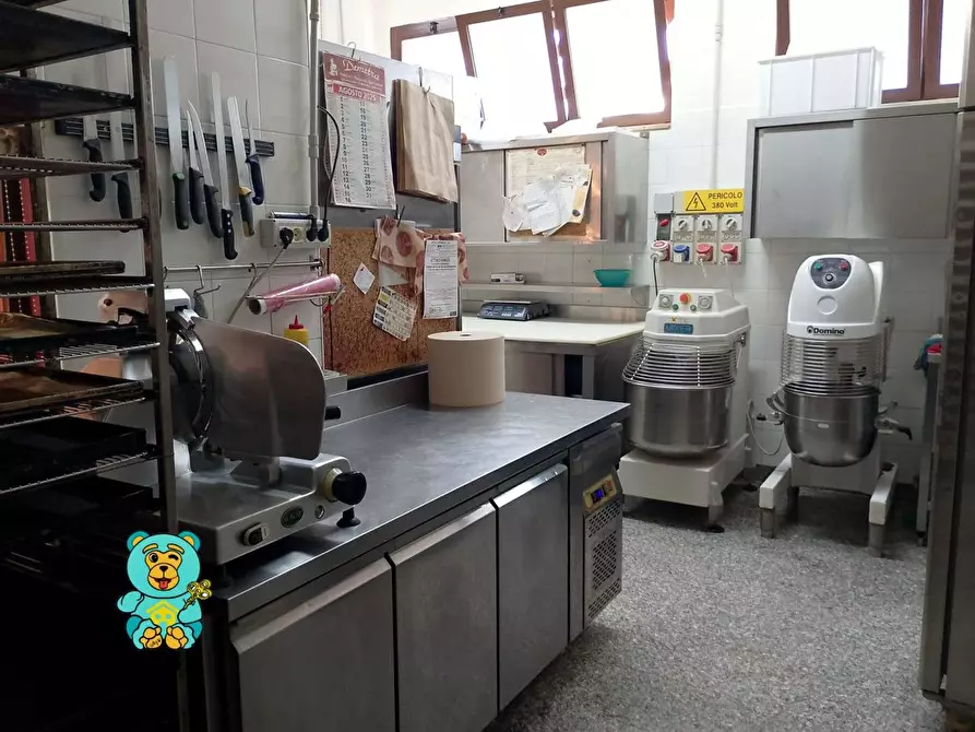 Immagine 4 di Locale commerciale in vendita  a Lecce