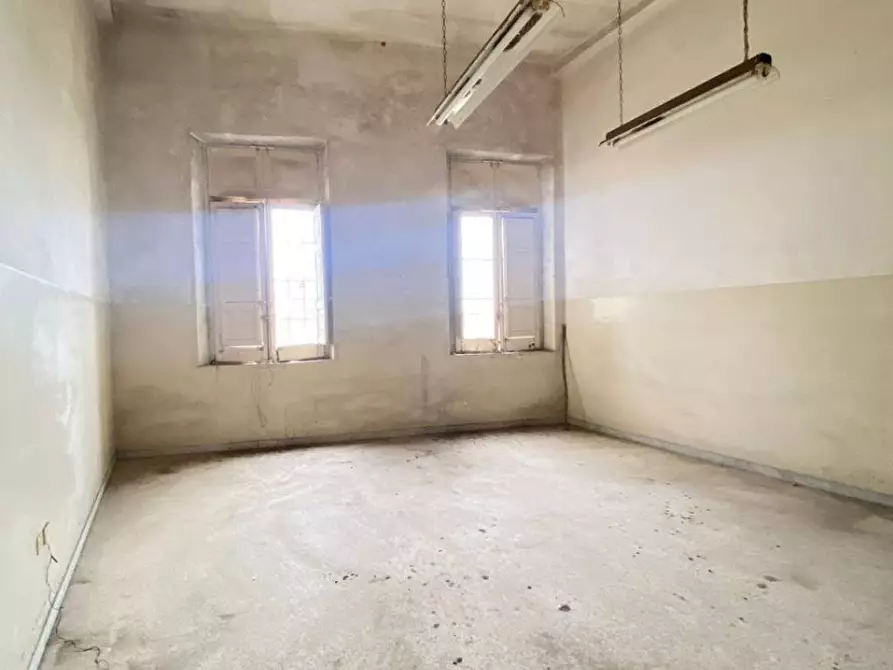 Immagine 25 di Palazzo in vendita  a Trepuzzi