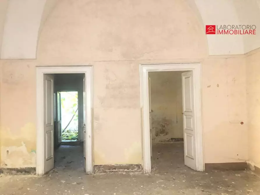 Immagine 33 di Palazzo in vendita  a Trepuzzi