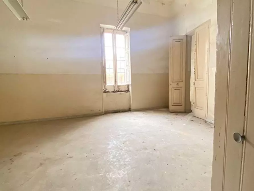 Immagine 28 di Palazzo in vendita  a Trepuzzi