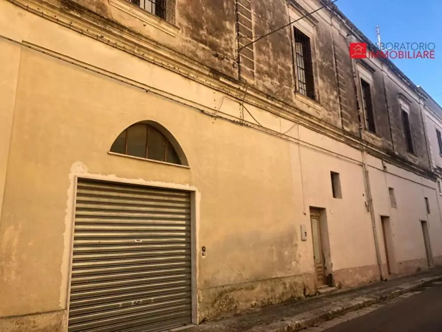 Immagine 16 di Palazzo in vendita  a Trepuzzi