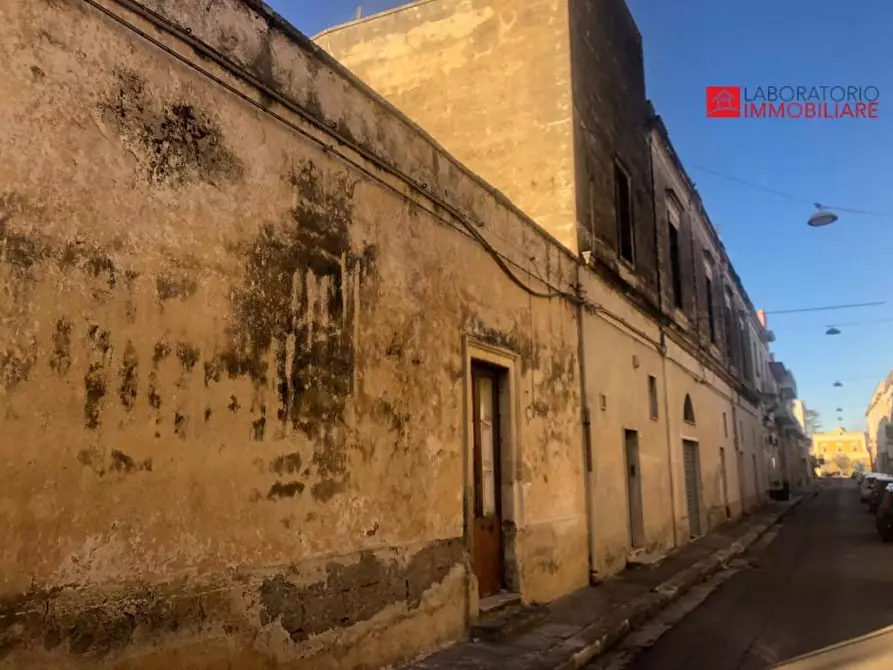 Immagine 17 di Palazzo in vendita  a Trepuzzi