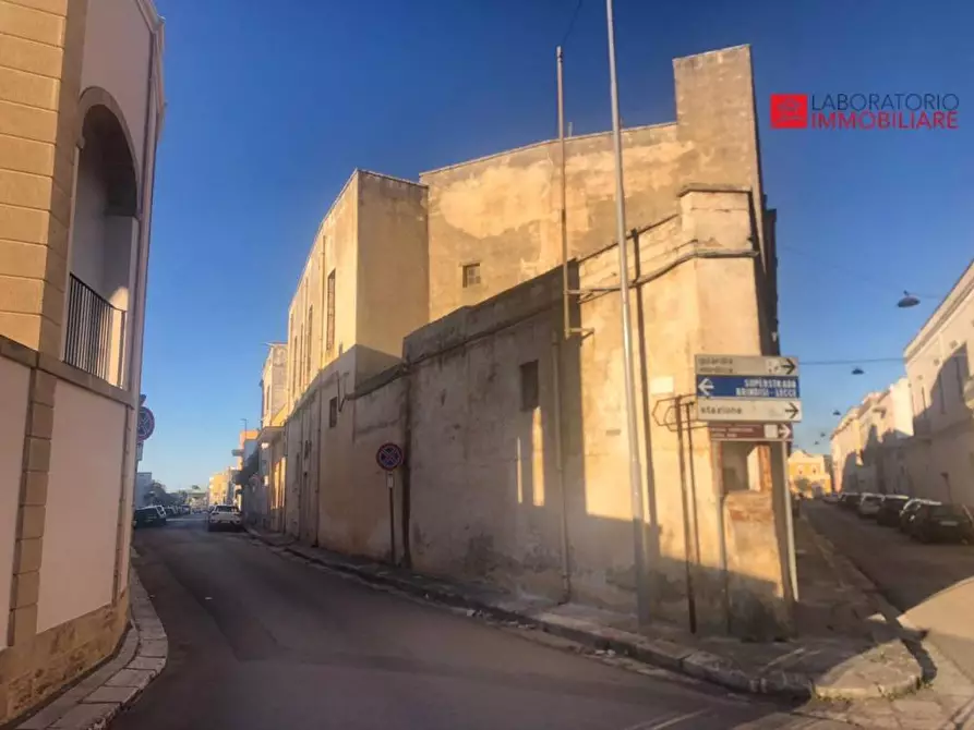 Immagine 15 di Palazzo in vendita  a Trepuzzi