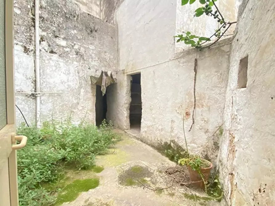 Immagine 13 di Palazzo in vendita  a Trepuzzi