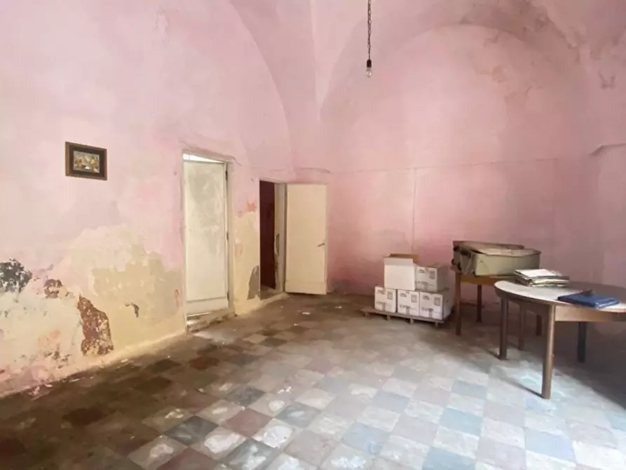 Immagine 9 di Palazzo in vendita  a Trepuzzi