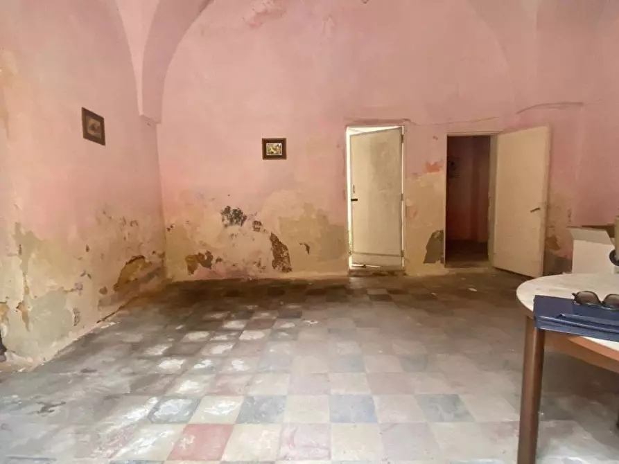 Immagine 3 di Palazzo in vendita  a Trepuzzi