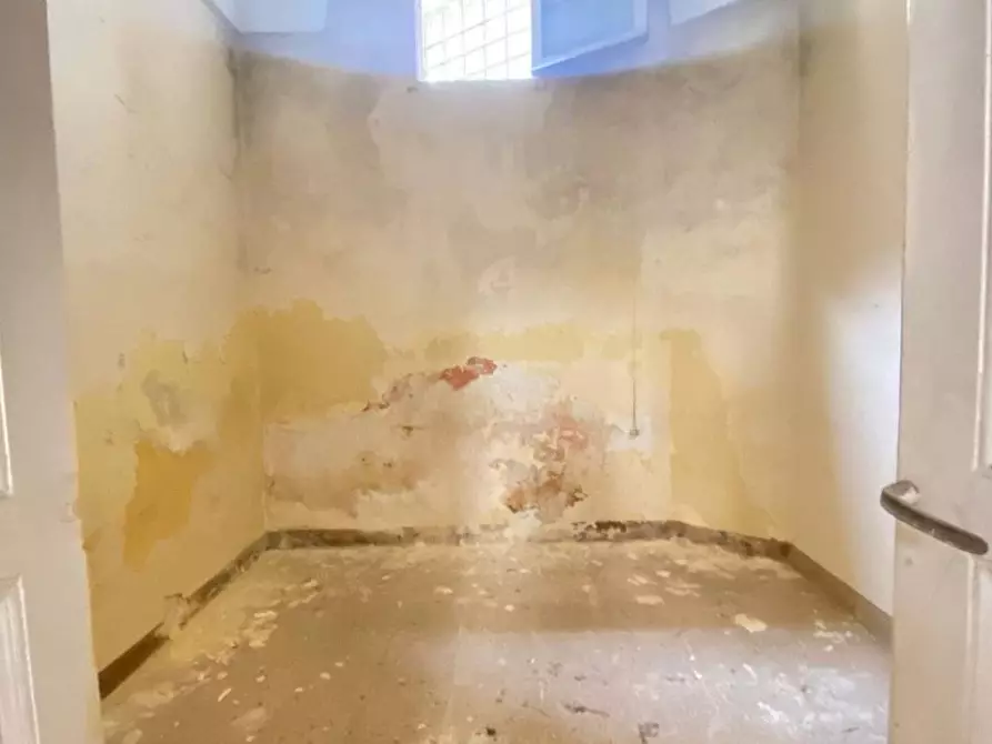 Immagine 4 di Palazzo in vendita  a Trepuzzi