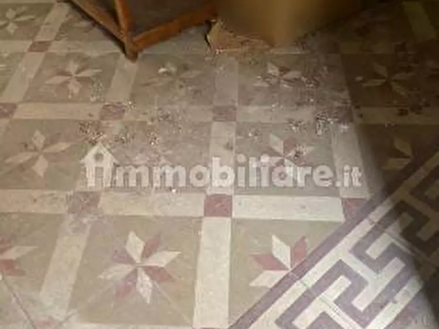 Immagine 12 di Palazzo in vendita  a Trepuzzi