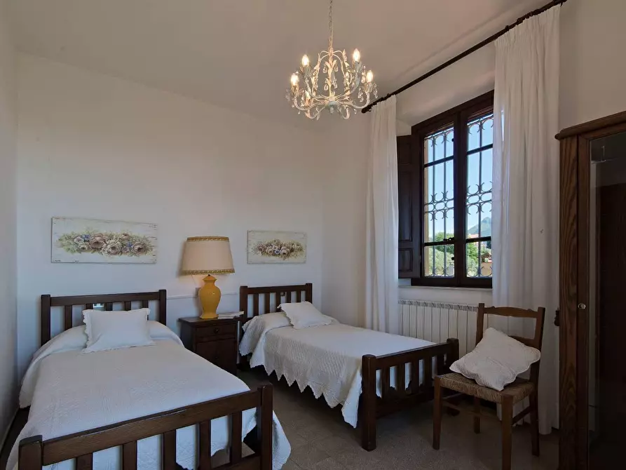Immagine 7 di Villa in vendita  a Massarosa