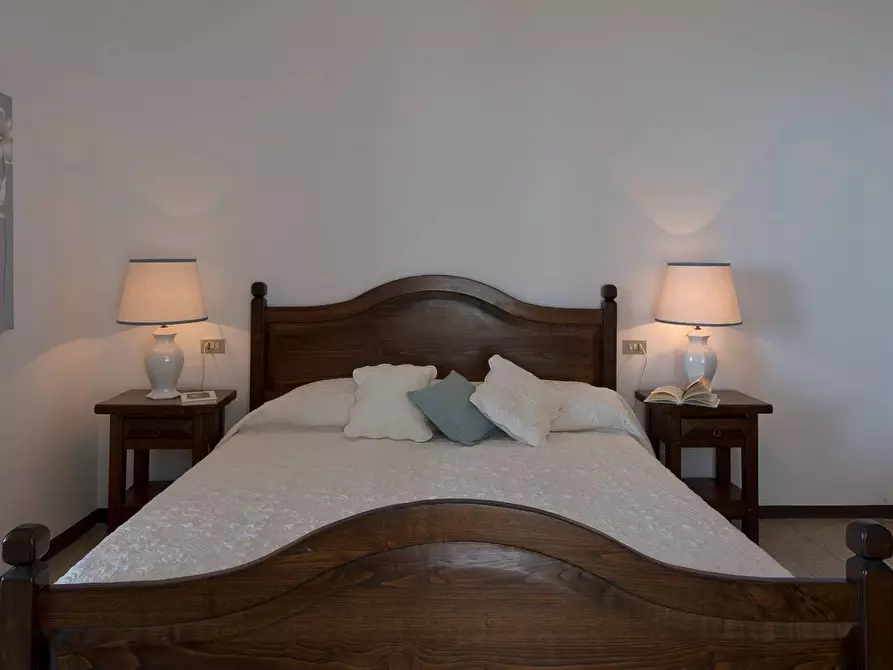 Immagine 11 di Villa in vendita  a Massarosa