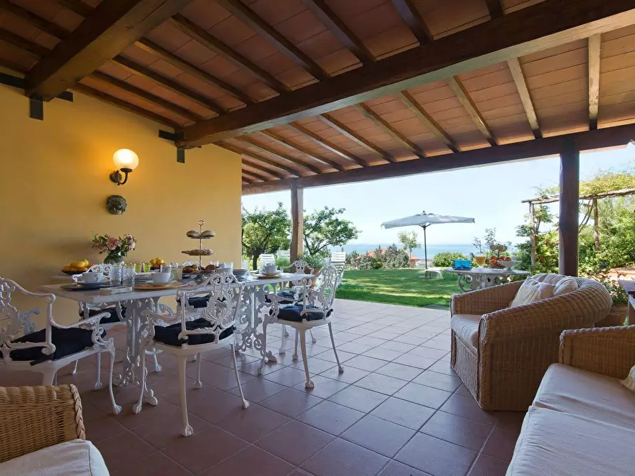 Immagine 4 di Villa in vendita  a Massarosa