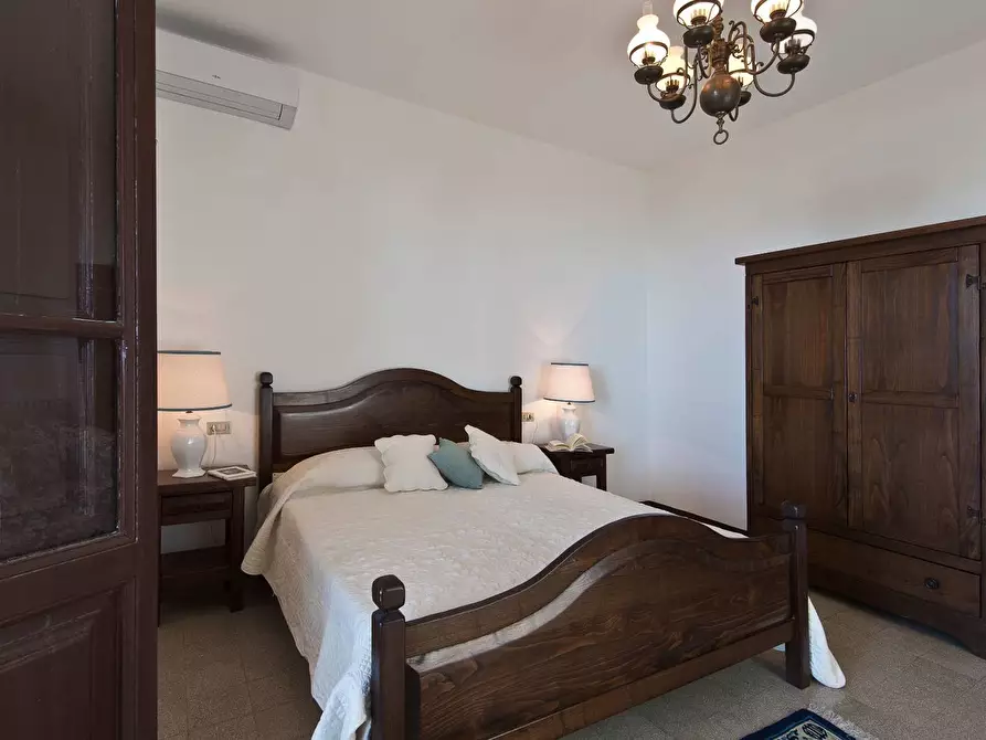 Immagine 10 di Villa in vendita  a Massarosa