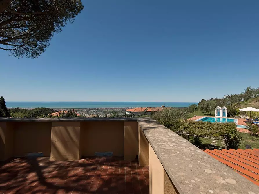 Immagine 13 di Villa in vendita  a Massarosa