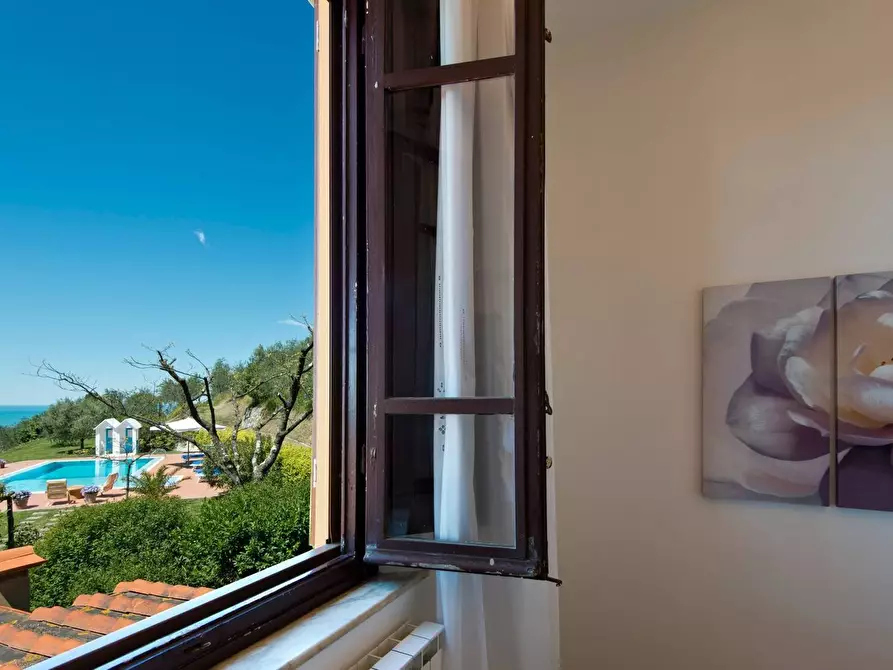 Immagine 21 di Villa in vendita  a Massarosa