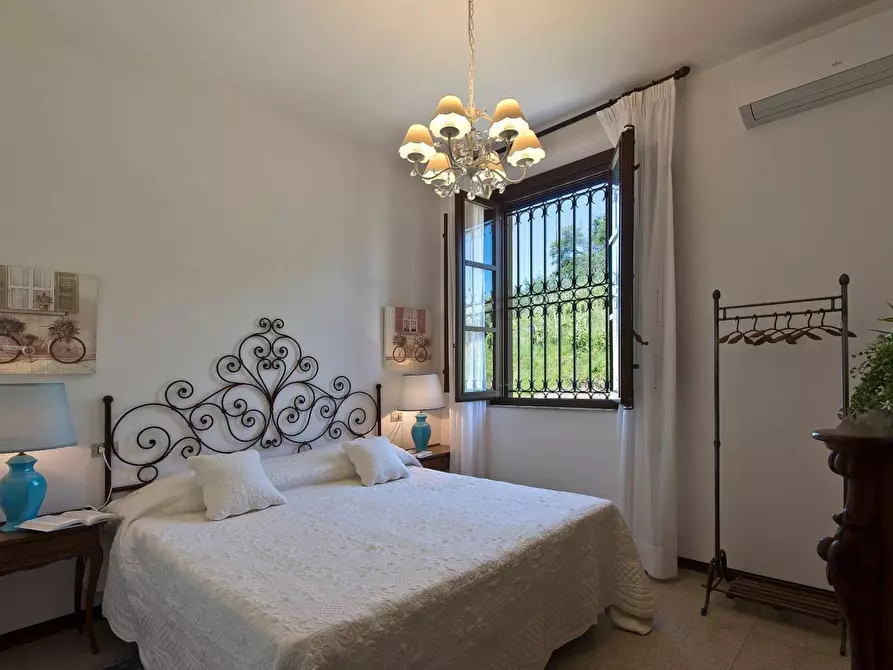 Immagine 16 di Villa in vendita  a Massarosa