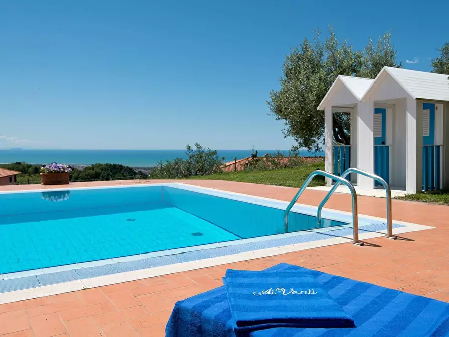 Immagine 24 di Villa in vendita  a Massarosa