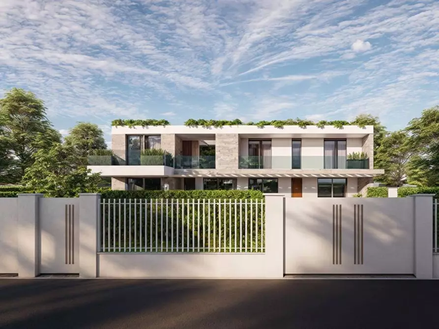 Immagine 2 di Casa quadrifamiliare in vendita  a Camaiore