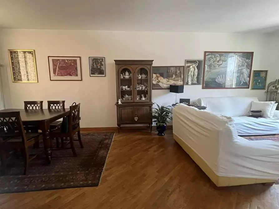 Immagine 3 di Appartamento in vendita  a Camaiore