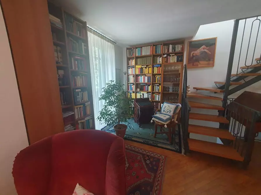 Immagine 11 di Appartamento in vendita  a Camaiore