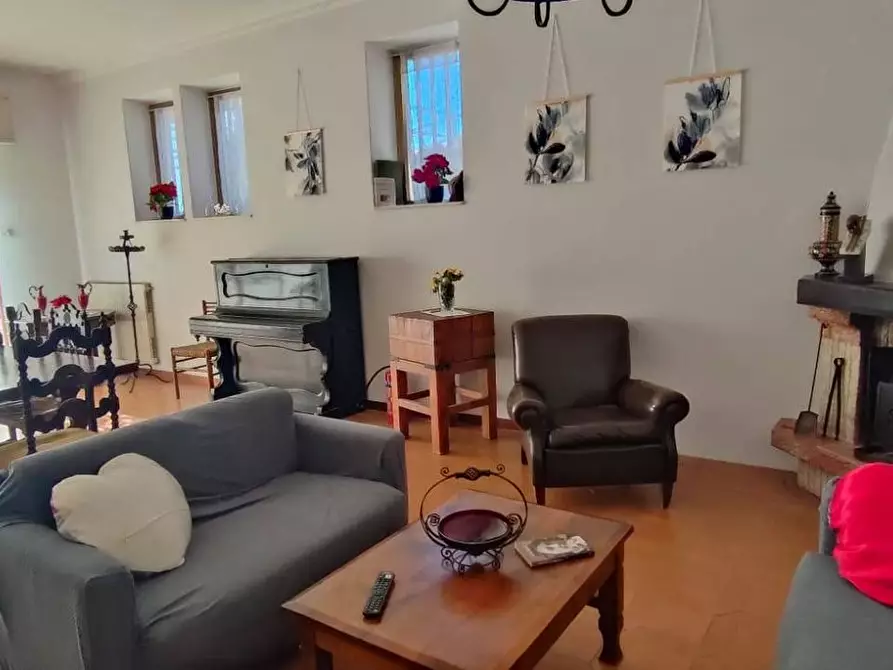 Immagine 9 di Villa in vendita  a Camaiore