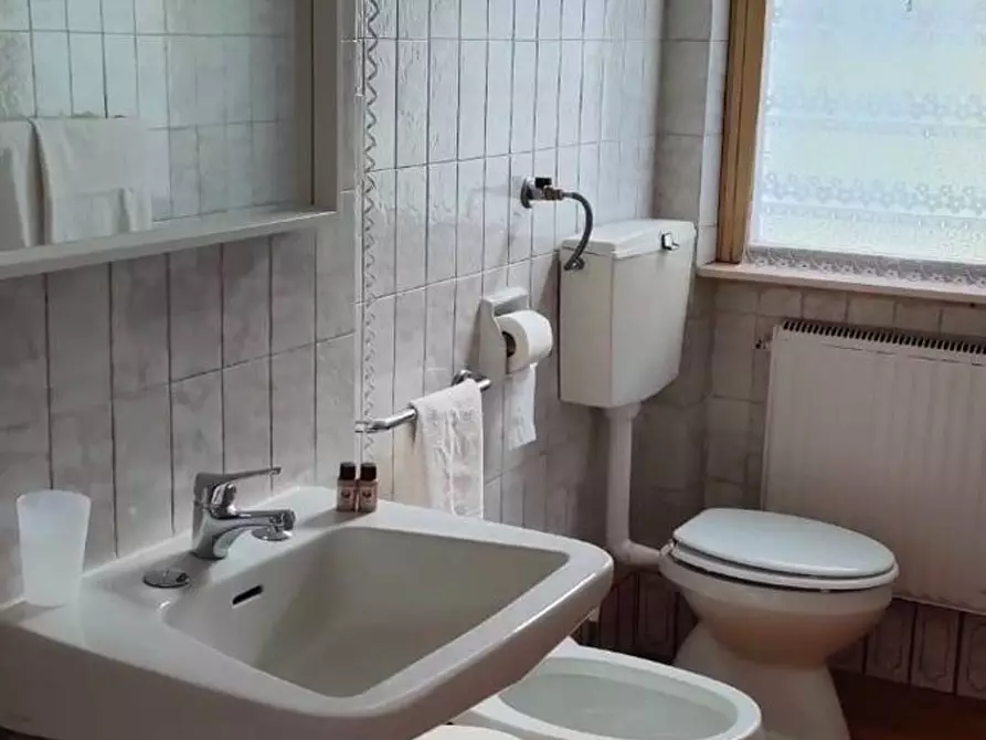 Immagine 13 di Villa in vendita  a Camaiore