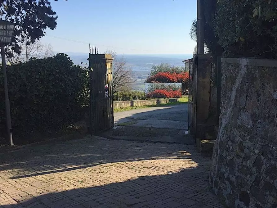 Immagine 6 di Villa in vendita  a Massarosa