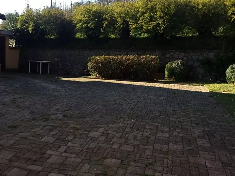 Immagine 7 di Villa in vendita  a Massarosa