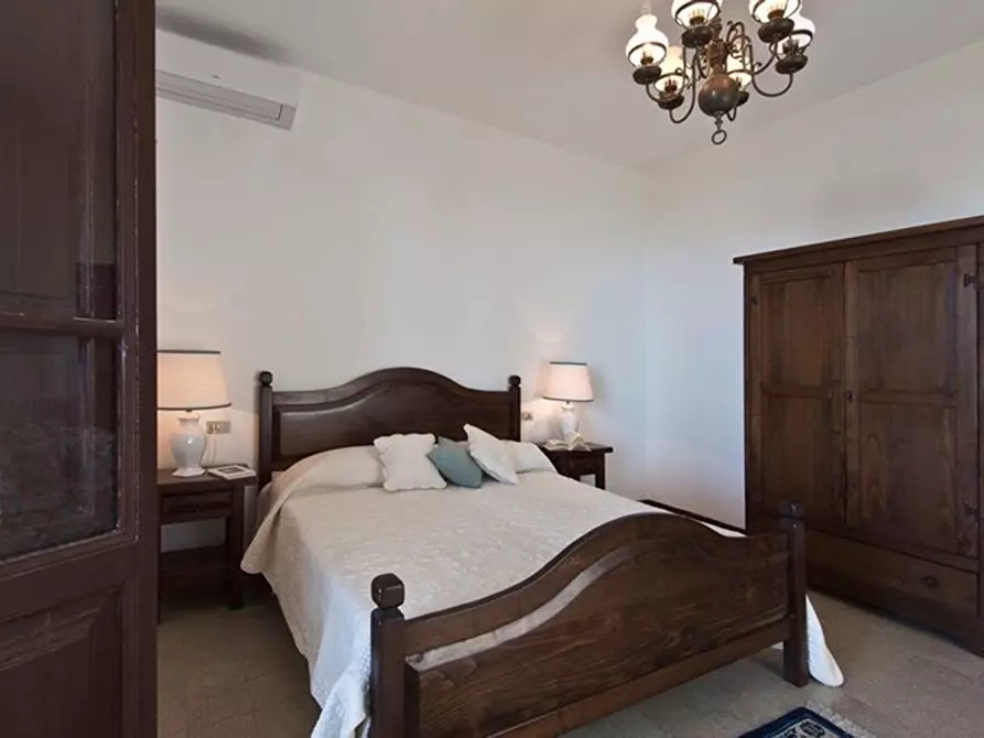 Immagine 21 di Villa in vendita  a Massarosa