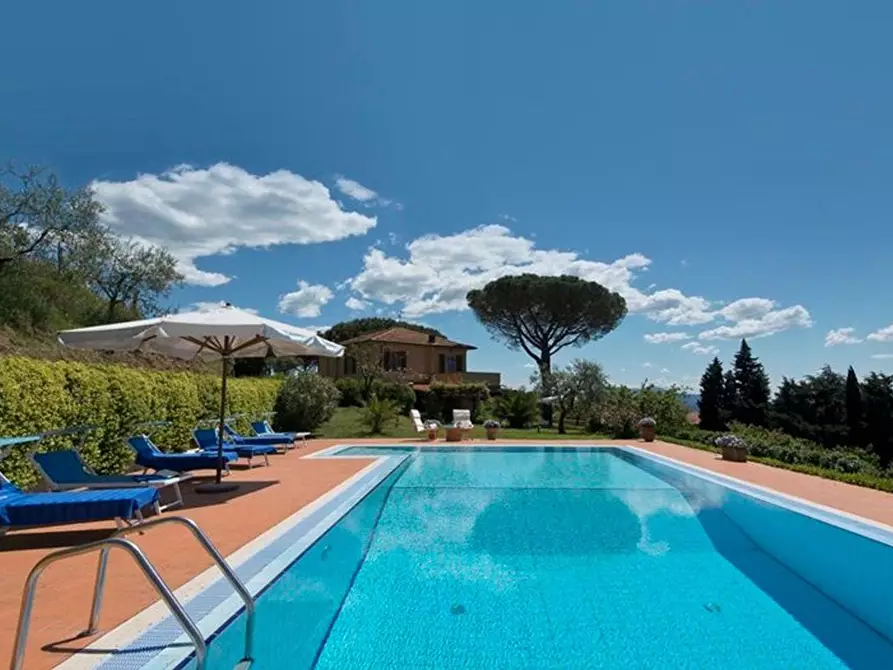 Immagine 2 di Villa in vendita  a Massarosa